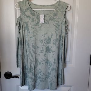 Nwt Maurices Cold Shoulder top